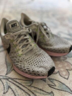 Nike Women’s Gray Knit Sneakers with Pink Midsole and Black Swoosh